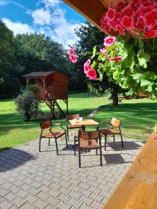 a group of chairs and a table with a picnic table at Agroturystyka Zielona Dolina in Złotoryja +15 photos