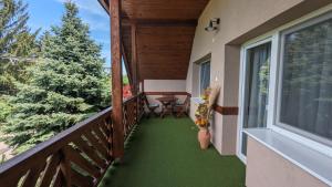 A balcony or terrace at Virágos Apartman Balatonszemes