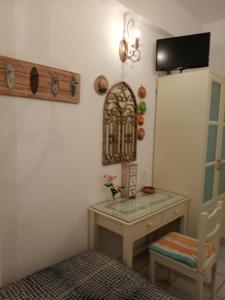 TV a/nebo společenská místnost v ubytování Giaglakis Rooms