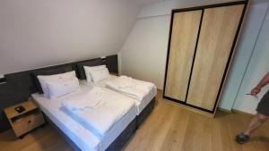 מיטה או מיטות בחדר ב-Janjska Kuća