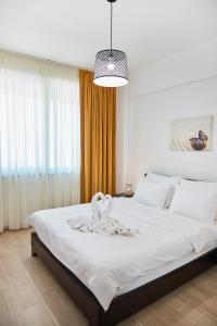 Кровать или кровати в номере Excelsior Apartaments Mamaia Nord