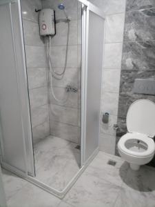 a bathroom with a shower and a toilet at GÖYNÜK LÜX APART OTEL in Antalya