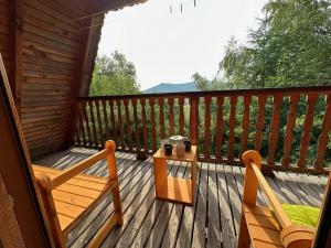 Balkón alebo terasa v ubytovaní Domek na górze z pięknym widokiem