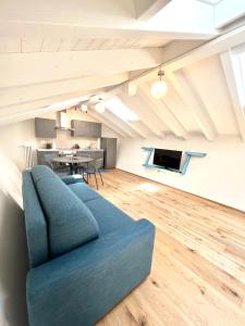 a living room with a blue couch and a table at Tropicale in Rapallo