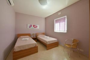 Postel nebo postele na pokoji v ubytování Gozo Spacious Apartment with Large Communal Pool
