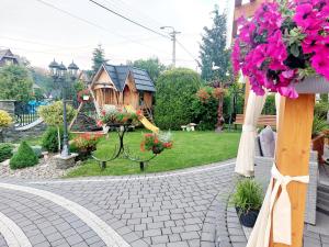 Vonkajšia záhrada v ubytovaní Willa CHWOST zlokalizowana w pobliżu Term i Zakopanego