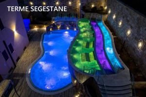 an overhead view of a swimming pool at night at Le Plejadi in Castellammare del Golfo