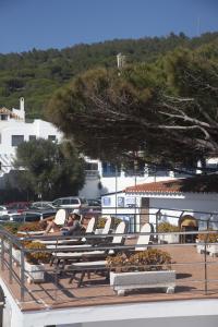 a group of lawn chairs sitting on a deck at Hostal Mar de Frente in Los Caños de Meca