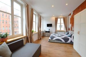 Televízia a/alebo spoločenská miestnosť v ubytovaní Apartament Szeroka Old Town