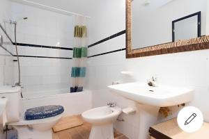 Kúpeľňa v ubytovaní Exclusive apt with stunning patio in the center