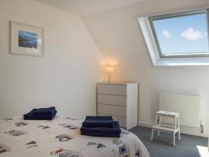 Postel nebo postele na pokoji v ubytování Seaview Cottage - Uk44707