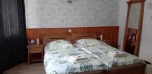a bedroom with a bed with two towels on it at Pension Haus Sonneck in Wildemann