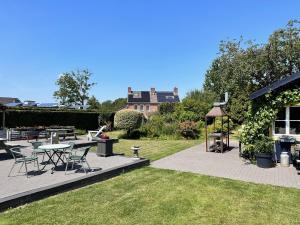 a backyard with a picnic table and a gazebo at Hotel De Lange Akker in Berg en Terblijt