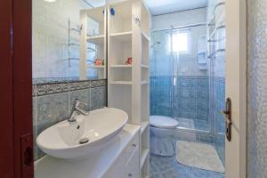 Koupelna v ubytování Holiday Home Brajdice by Rent Istria