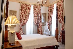 a bedroom with a bed and a lamp on a table at Hotel Boutique Conde de la Corte in Zafra +77 photos