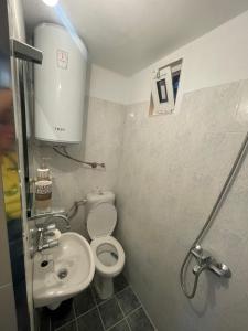 Ένα μπάνιο στο Къща за гости Димови +29 φωτογραφίες