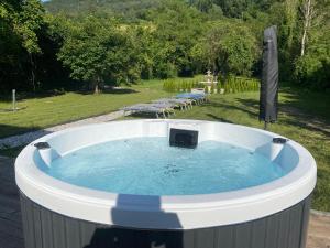 a jacuzzi tub in a yard with a table at Vera Park & Wellness in Belluno