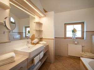 Kúpeľňa v ubytovaní Landhaus Manzl + 30 fotografií