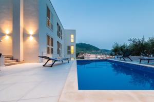 Bazén v ubytování Seaside Elegance Suites nebo v jeho okolí + 31 fotografií