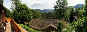 A general mountain view or a mountain view taken from az apartmanházakat