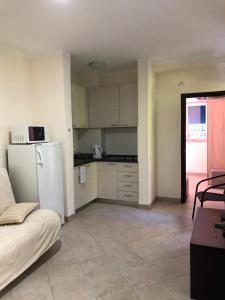Kuchyň nebo kuchyňský kout v ubytování Rafailovici Holiday Apartments