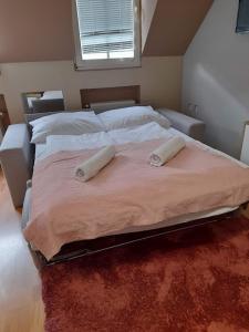 Posteľ alebo postele v izbe v ubytovaní Soda apartman