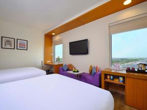Vivanta Ahmedabad SG Highway客房内的一张或多张床位