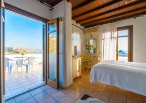 Cama ou camas em um quarto em Paradision Hotel