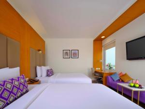 Vivanta Ahmedabad SG Highway客房内的一张或多张床位
