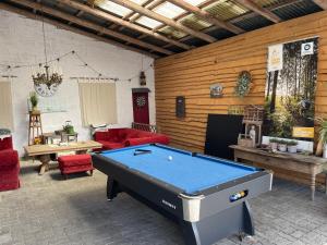 Biliár nebo kulečník v ubytování B&B De Eifelhoeve