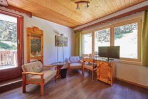 TV a/nebo společenská místnost v ubytování Hotel Waldhaus