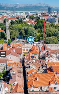 Nespecifikovaný výhled na destinaci Split nebo výhled na město při pohledu z penzionu