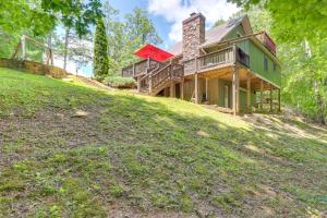 Κήπος έξω από το Pet-Friendly Murphy Home Grilling Deck and Fire Pit
