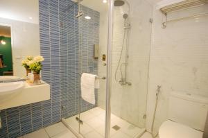 حمام في Season 5 Inn