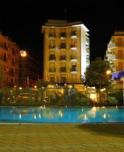 Bazén v ubytování Hotel Real nebo v jeho okolí