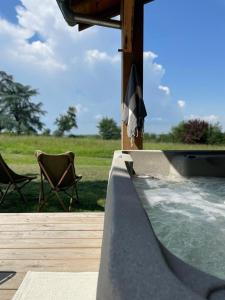 Fotografia z galérie ubytovania Dôme insolite Cèdre jacuzzi et petits déjeuners inclus v destinácii Lagraulet-du-Gers