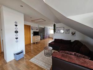 a living room with a couch and a table at Ferienwohnung nähe Chiemsee (30 Min.) in Unterneukirchen