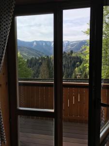 A general mountain view or a mountain view taken from az apartmanházakat