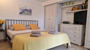 Postel nebo postele na pokoji v ubytování Apartman Karla + 12 fotografií