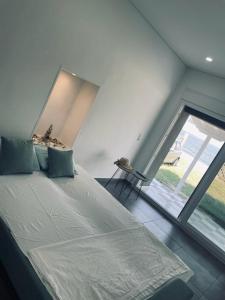 Postel nebo postele na pokoji v ubytování Seafront Apartment