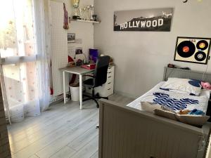 a bedroom with a bed and a desk and a table at Bel appartement situé près des plages. in Marseille