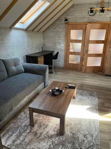 Posezení v ubytování Zanes Guest House + 2 fotografie