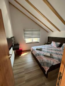 a bedroom with a bed and a window at Zanes Guest House in Kladovo