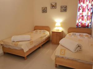 Postel nebo postele na pokoji v ubytování Charming apartment-wifi-sleeps 5