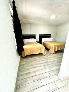 Postel nebo postele na pokoji v ubytování Soho Inn