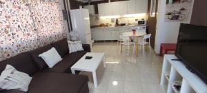 Η κουζίνα ή μικρή κουζίνα στο Casa TINGUARO +48 φωτογραφίες
