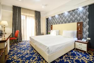 Postel nebo postele na pokoji v ubytování Royal Plaza by Stellar Hotels, Yerevan