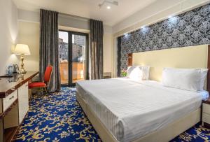 Royal Plaza by Stellar Hotels, Yerevan tesisinde bir odada yatak veya yataklar