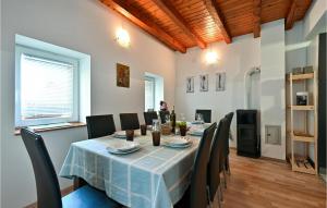 Fotografie z fotogalerie ubytování Four-Bedroom Holiday Home In Pregrada v destinaci Pregrada
