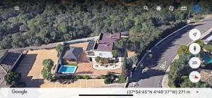 - une vue aérienne sur une maison avec une piscine dans l'établissement El Rincón del Brillante, à Cordoue